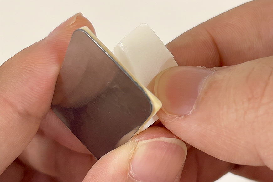 Magnetic mounting plate