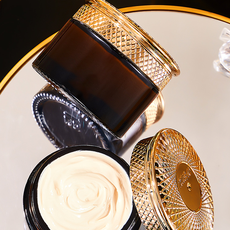 Illuminating Cream With Herbal Extracts
