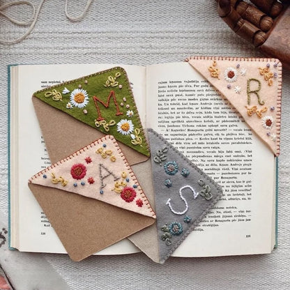 (🎅Christmas Pre-sale 49% OFF) 🎁Personalized Embroidered Corner Bookmark